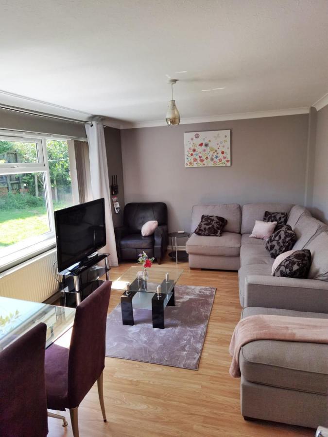 Fourth Avenue, Lovely Bungalow Available For Guests And Contractors Parking Wifi Nottingham Buitenkant foto