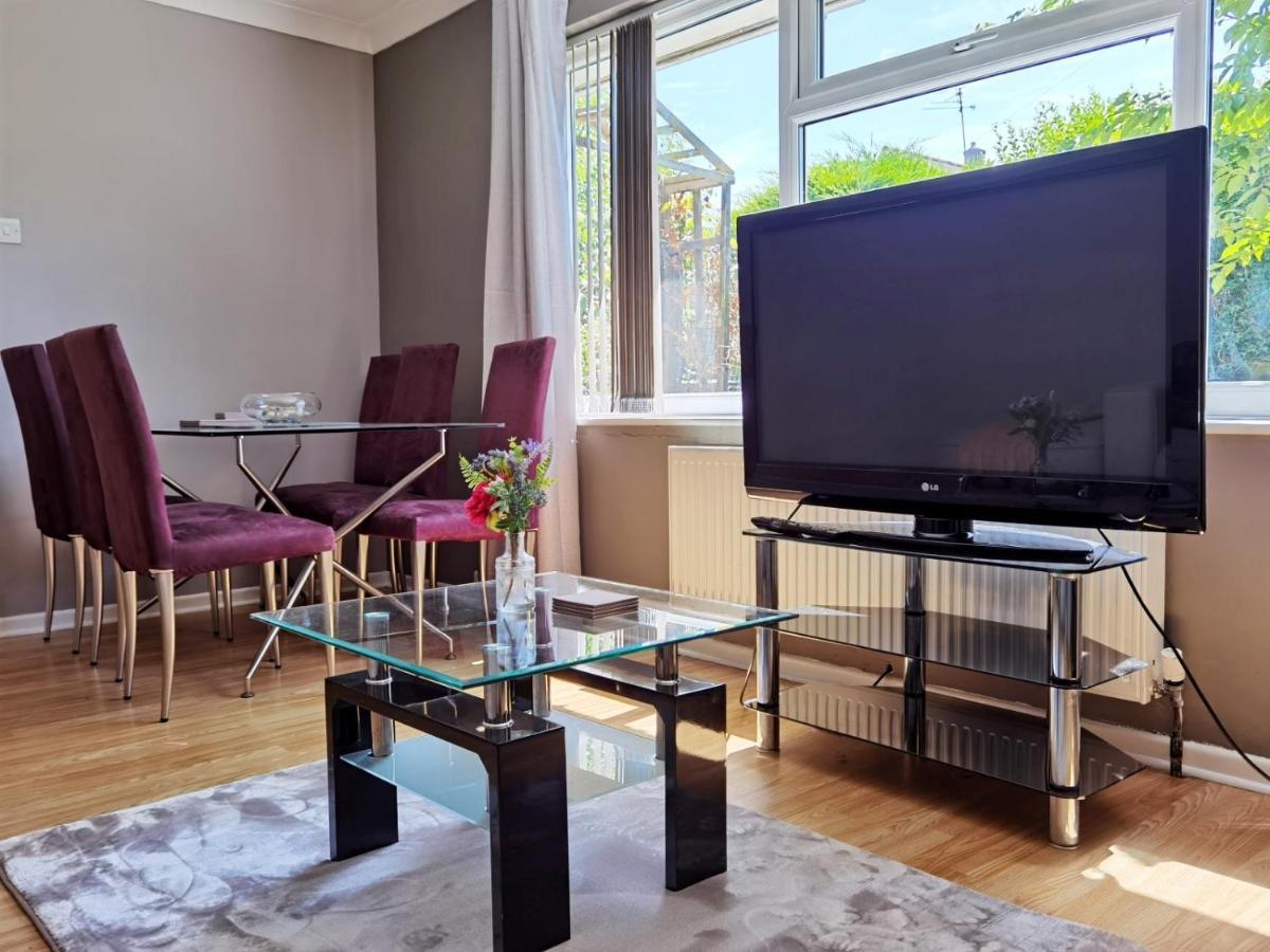 Fourth Avenue, Lovely Bungalow Available For Guests And Contractors Parking Wifi Nottingham Buitenkant foto