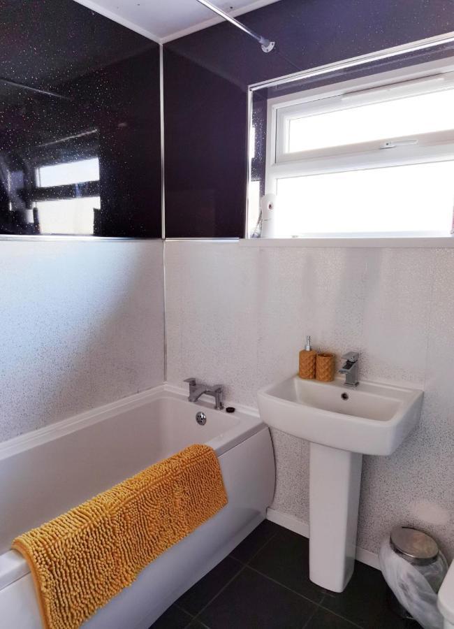Fourth Avenue, Lovely Bungalow Available For Guests And Contractors Parking Wifi Nottingham Buitenkant foto