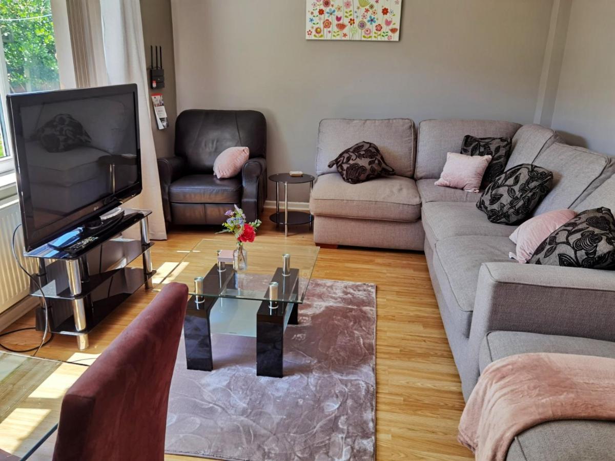 Fourth Avenue, Lovely Bungalow Available For Guests And Contractors Parking Wifi Nottingham Buitenkant foto