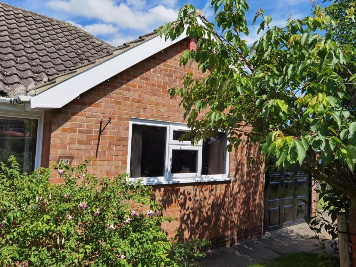 Fourth Avenue, Lovely Bungalow Available For Guests And Contractors Parking Wifi Nottingham Buitenkant foto