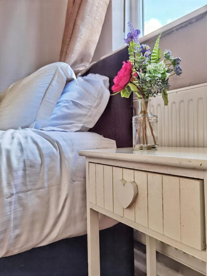 Fourth Avenue, Lovely Bungalow Available For Guests And Contractors Parking Wifi Nottingham Buitenkant foto