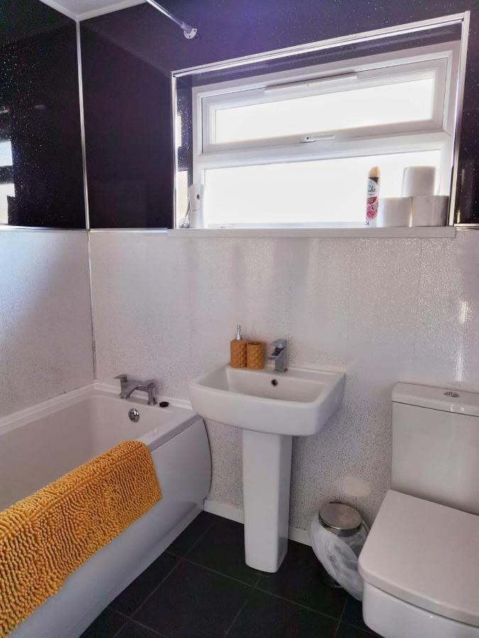 Fourth Avenue, Lovely Bungalow Available For Guests And Contractors Parking Wifi Nottingham Buitenkant foto