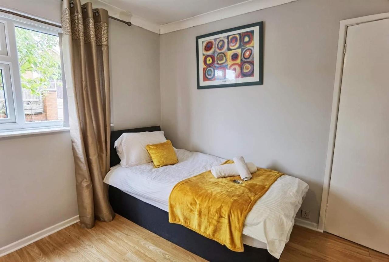 Fourth Avenue, Lovely Bungalow Available For Guests And Contractors Parking Wifi Nottingham Buitenkant foto