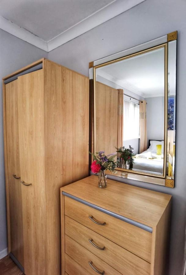 Fourth Avenue, Lovely Bungalow Available For Guests And Contractors Parking Wifi Nottingham Buitenkant foto