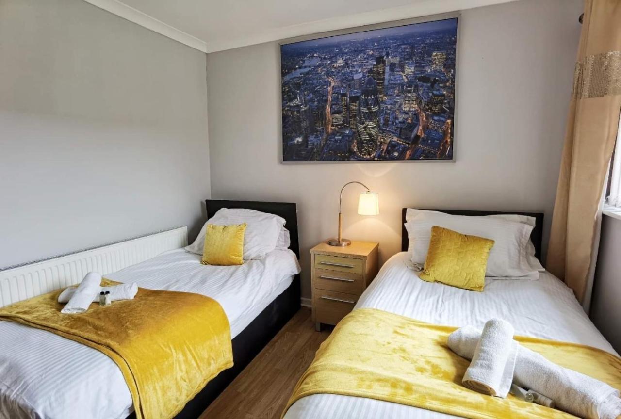 Fourth Avenue, Lovely Bungalow Available For Guests And Contractors Parking Wifi Nottingham Buitenkant foto