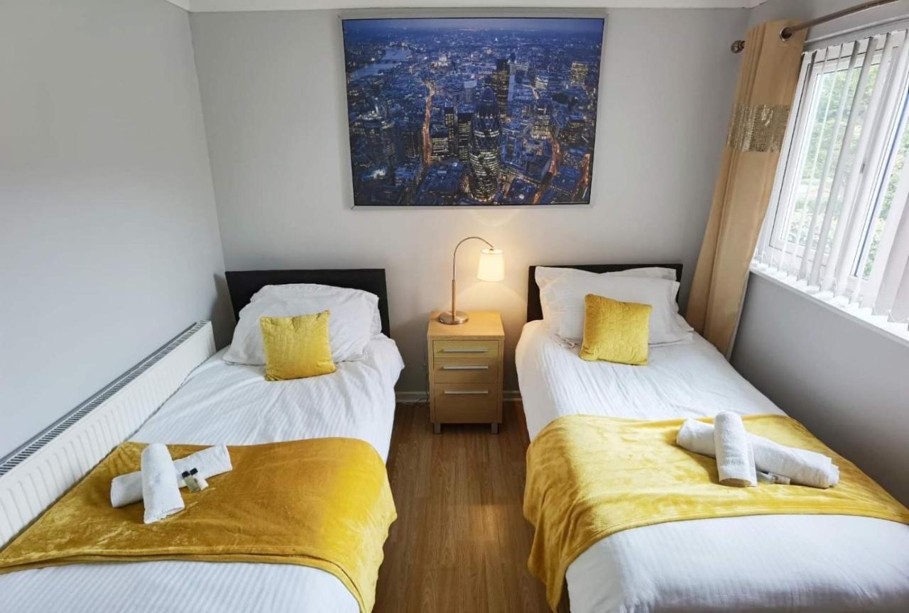 Fourth Avenue, Lovely Bungalow Available For Guests And Contractors Parking Wifi Nottingham Buitenkant foto