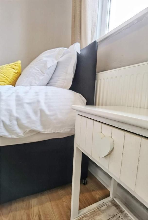 Fourth Avenue, Lovely Bungalow Available For Guests And Contractors Parking Wifi Nottingham Buitenkant foto